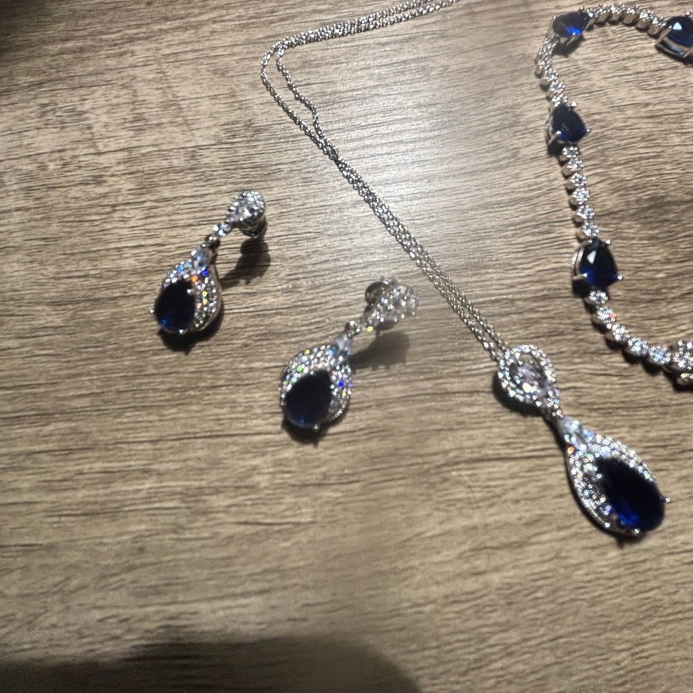 Elegant Blue and Silver Necklace Set